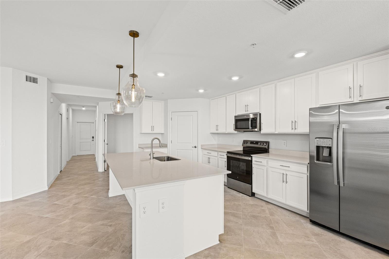 CALUSA COUNTRY CLUB - Residential Lease