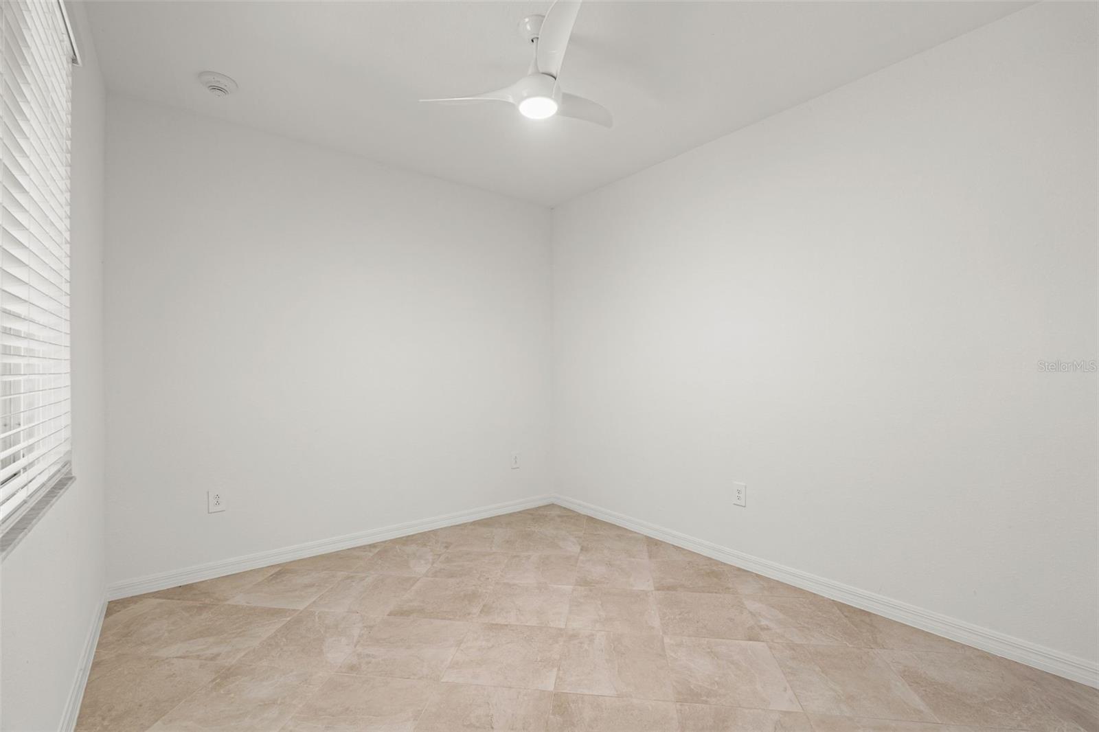 CALUSA COUNTRY CLUB - Residential Lease