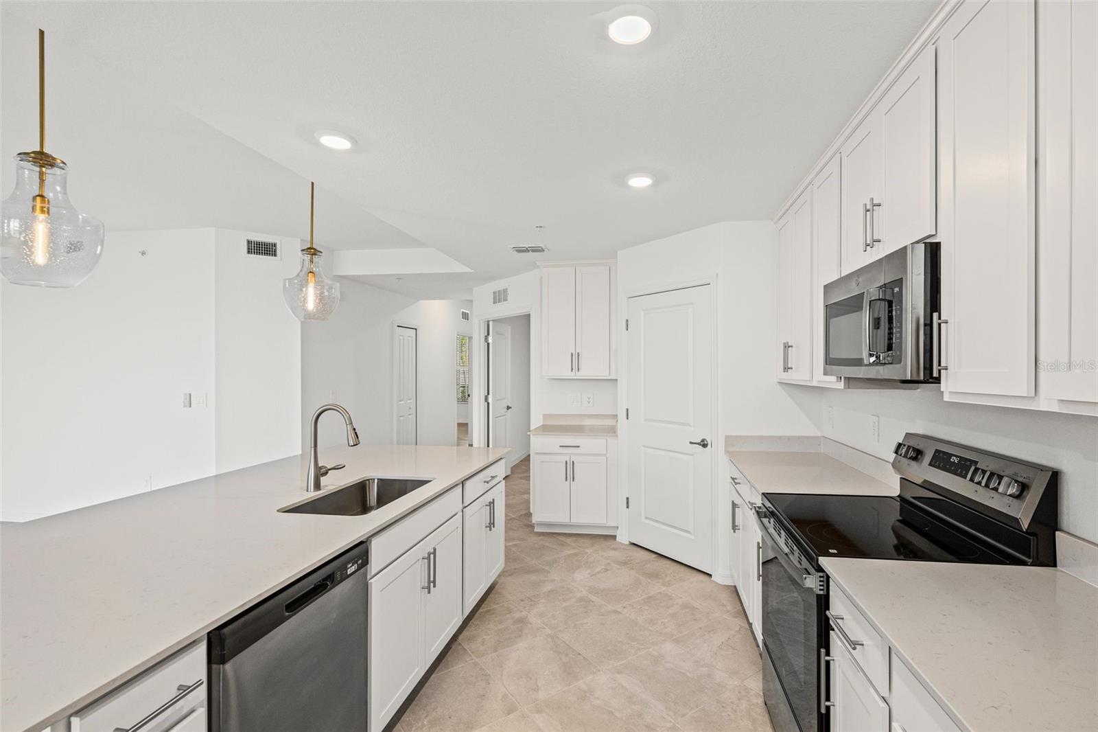 CALUSA COUNTRY CLUB - Residential Lease