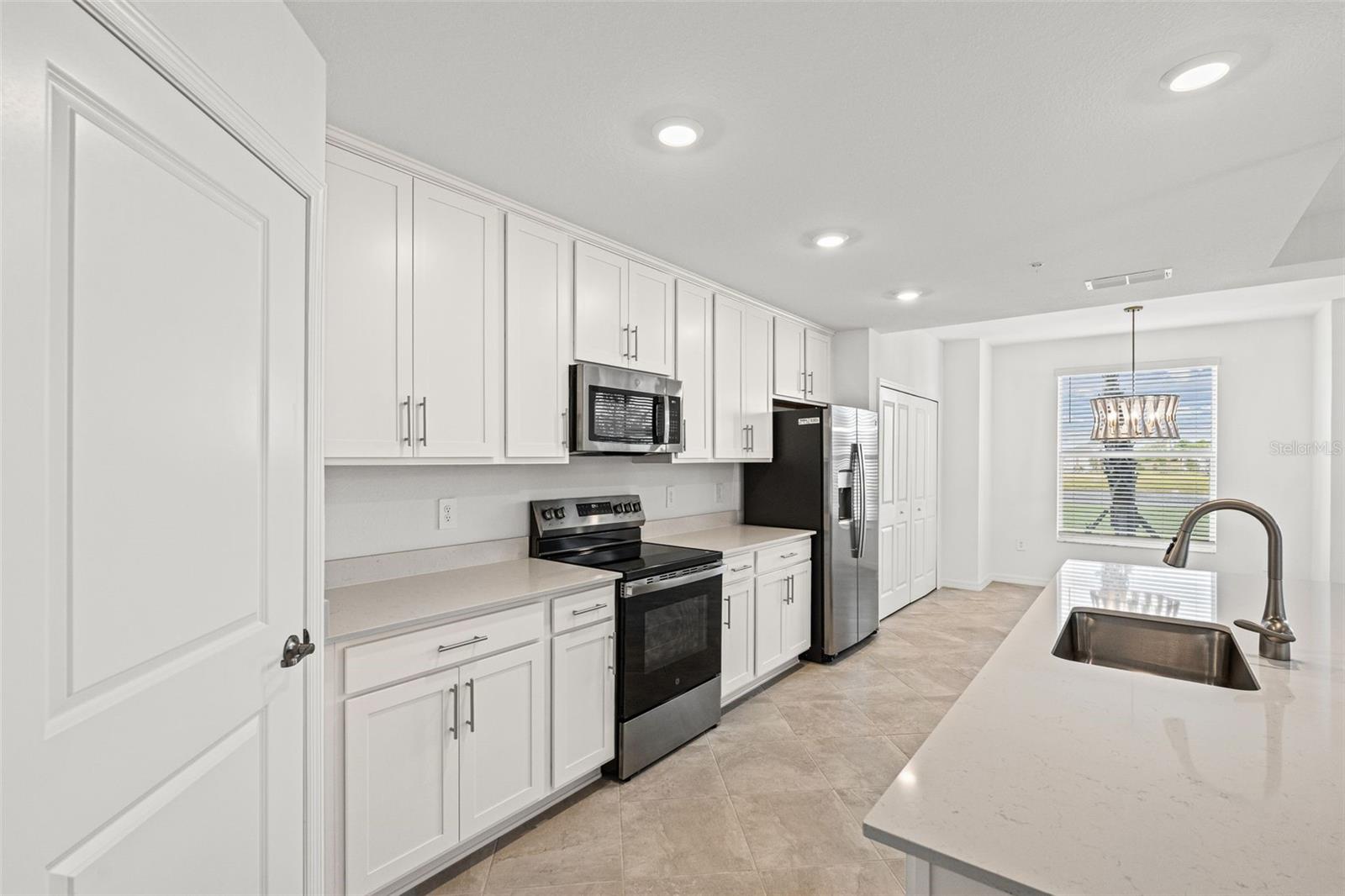 CALUSA COUNTRY CLUB - Residential Lease