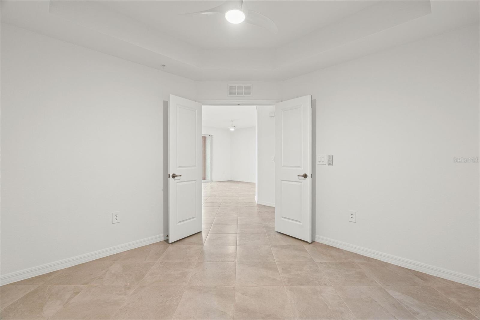 CALUSA COUNTRY CLUB - Residential Lease