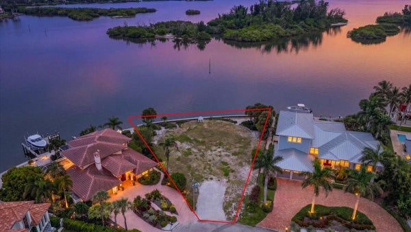 894 FREELING DR, SARASOTA, FL 34242 - Image ca9378c1f7a9bcec2adcec2b33cdd06a/1571703792