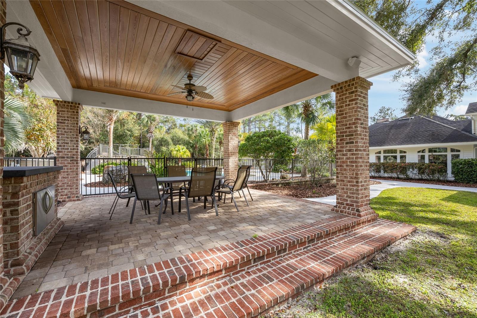 UNIVERSITY ACRES - Residential