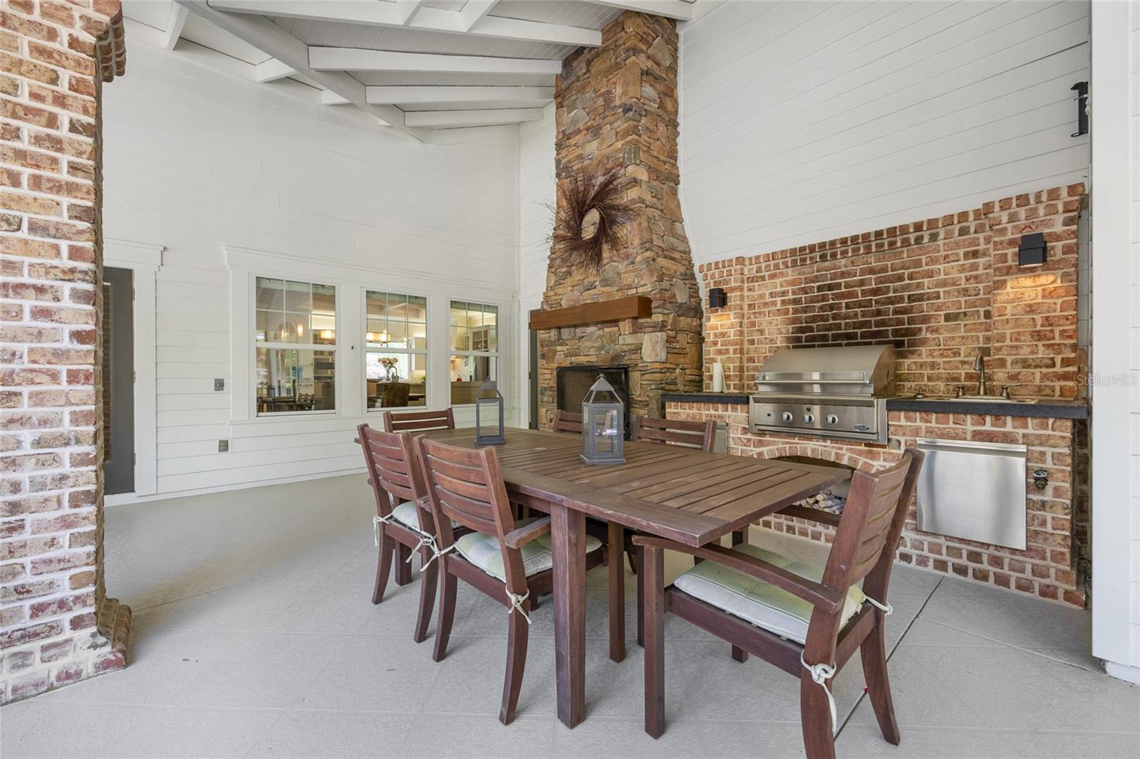 UNIVERSITY ACRES - Residential