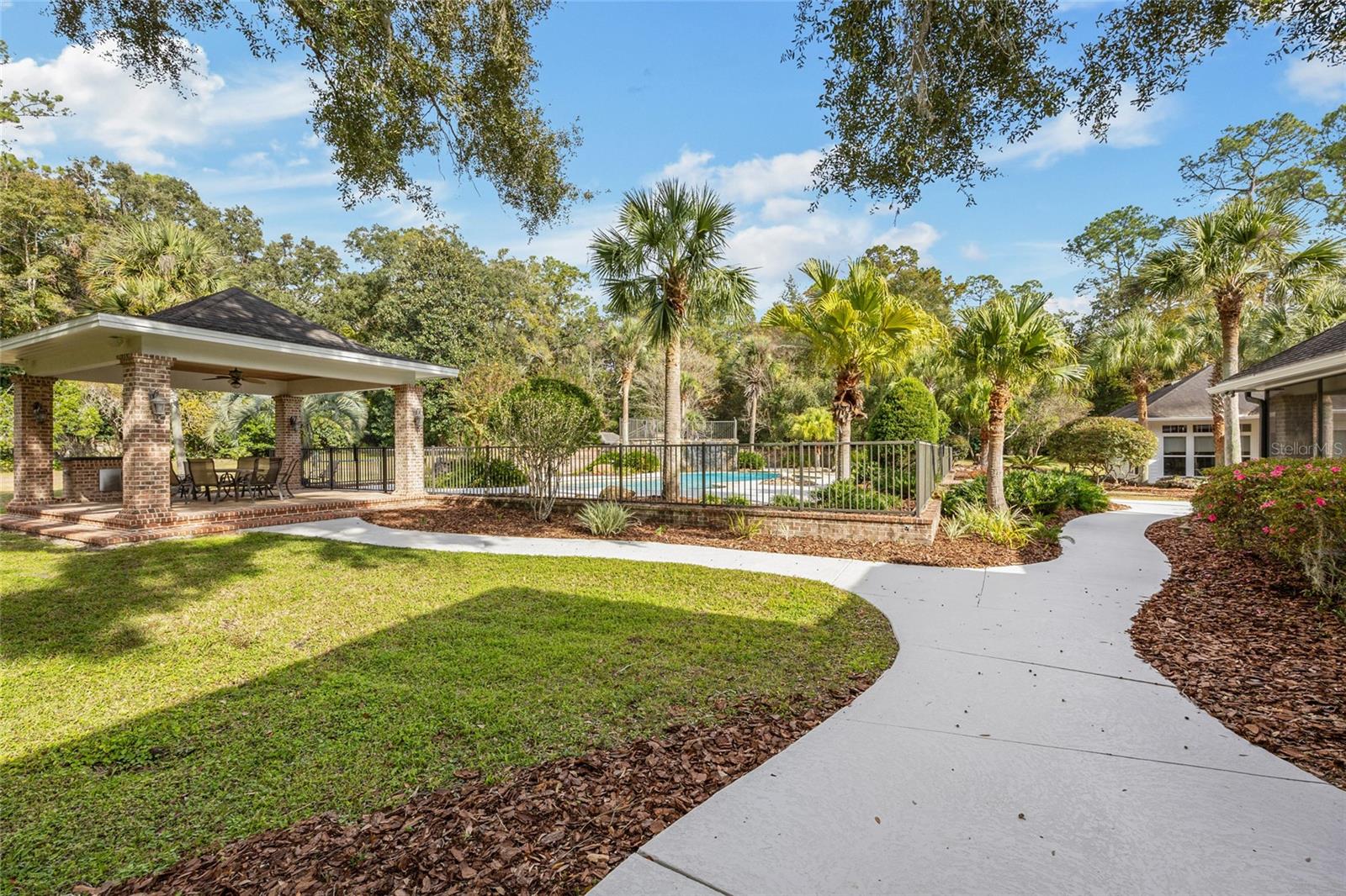 UNIVERSITY ACRES - Residential