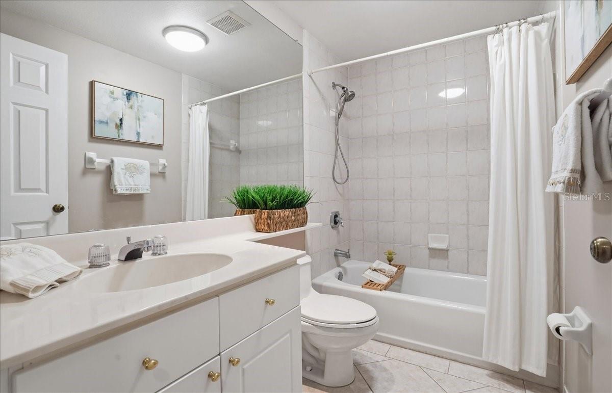 SUNWATCH ON ISLAND ESTATES - Residential