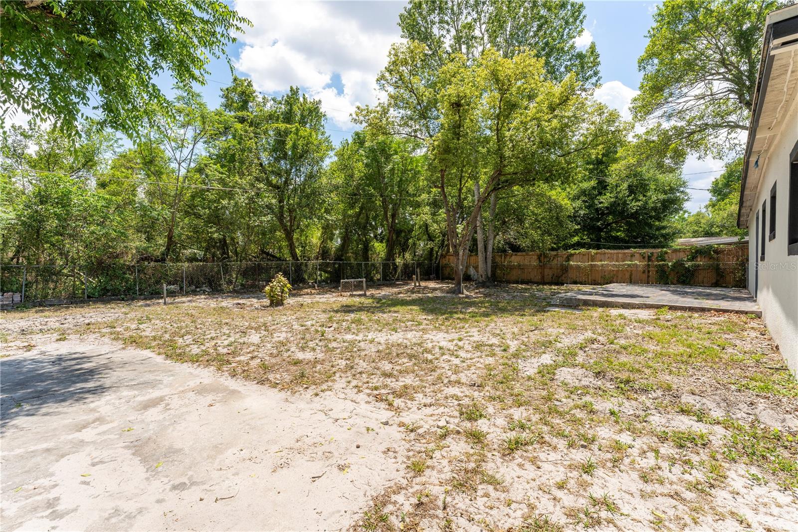PEACH LAKE MANOR - Residential
