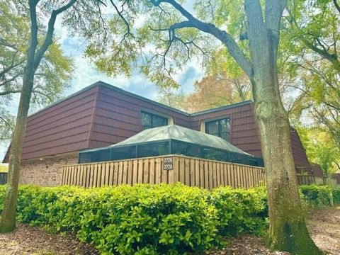 A home in PALM HARBOR