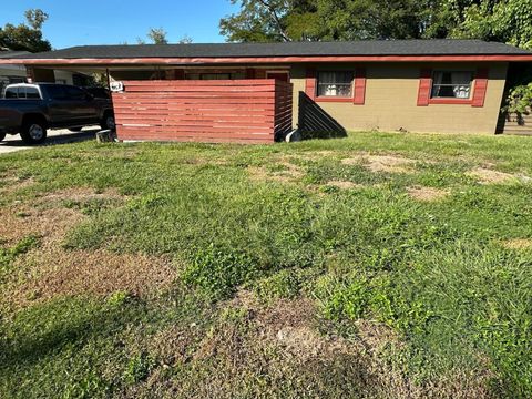 Photo of 607 Avenue E SE, Winter Haven, FL 33880 (MLS # P4937192)