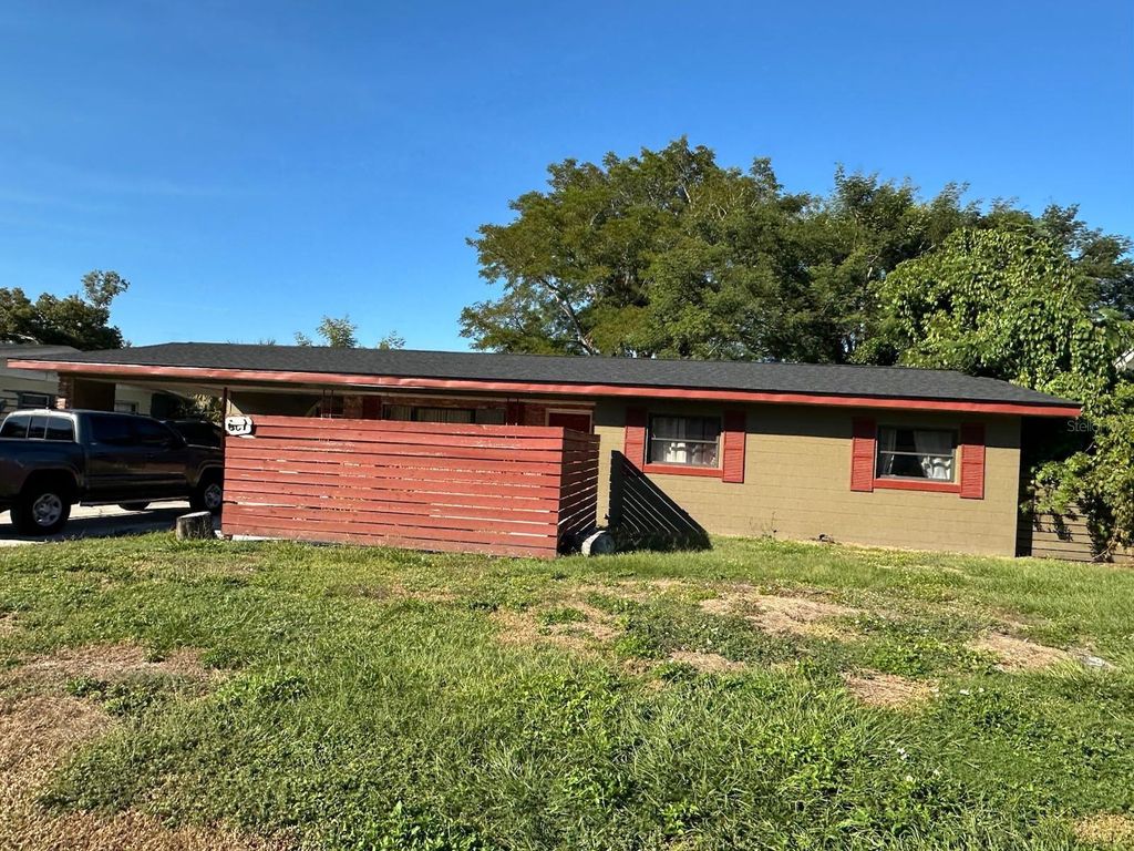 Photo of 607 Avenue E SE, Winter Haven, FL 33880 (MLS # P4937192)