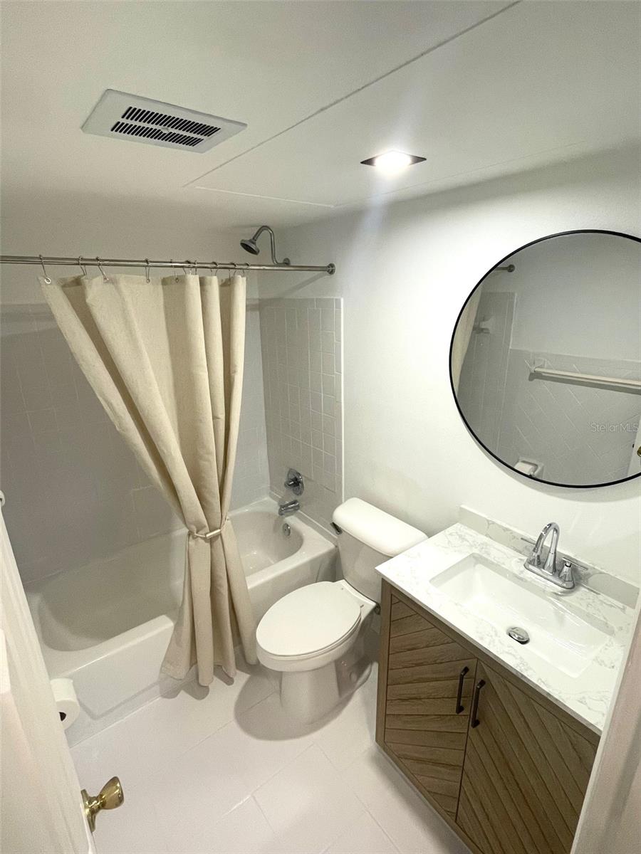 HAMPTON TERRACE AT UNIVERSITY PLACE - Residential