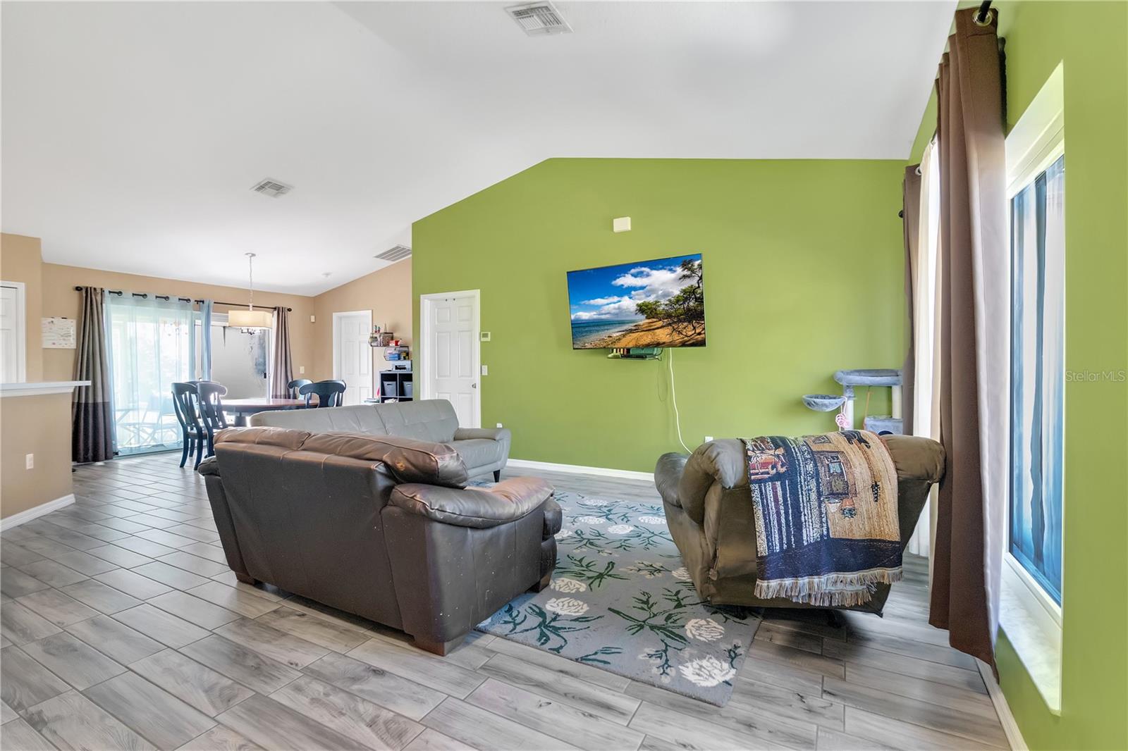 1391 WILLOW CREST DRIVE