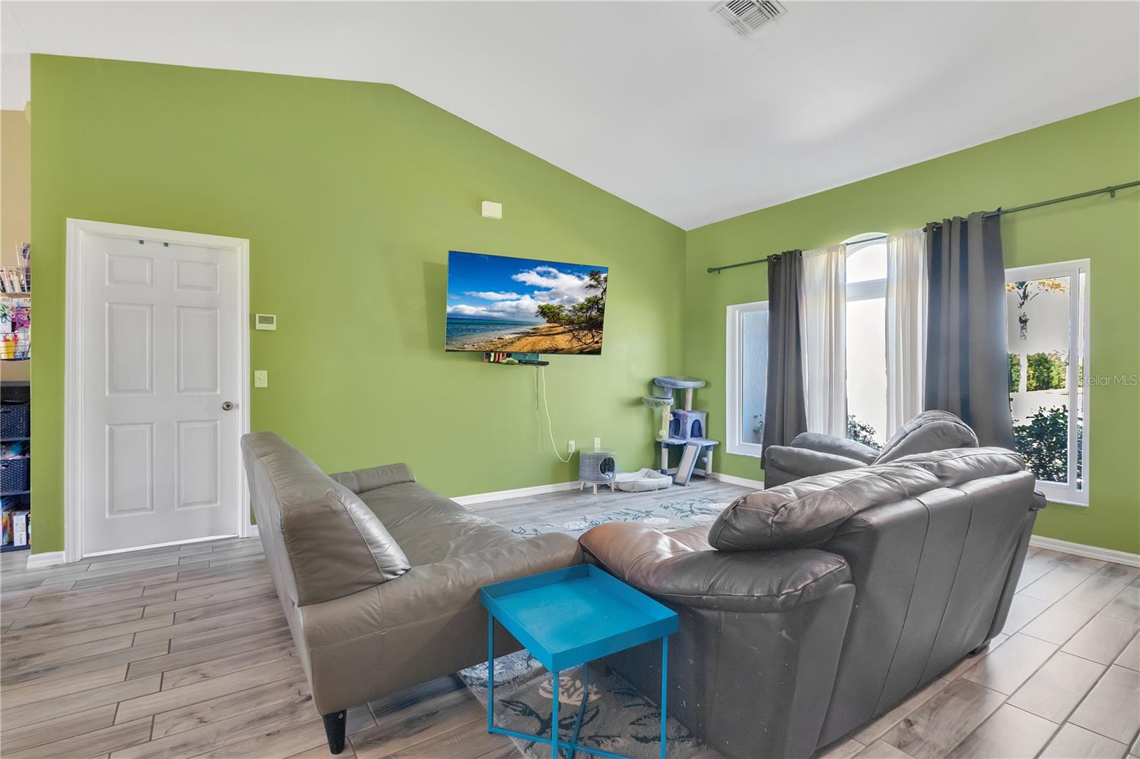 1391 WILLOW CREST DRIVE