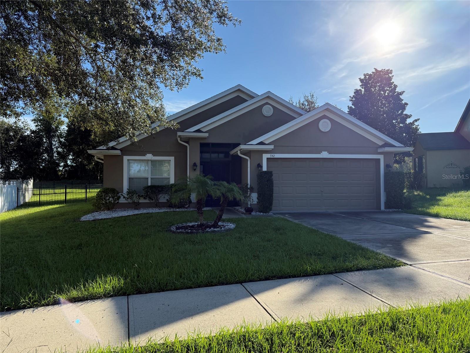 942 WILLOW OAK LOOP