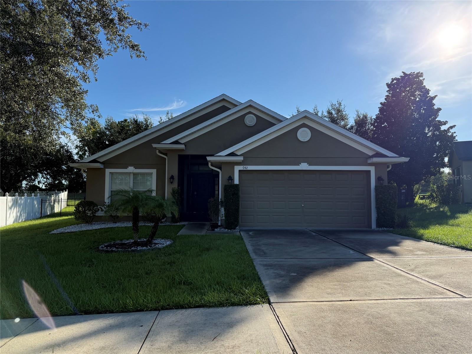 942 WILLOW OAK LOOP