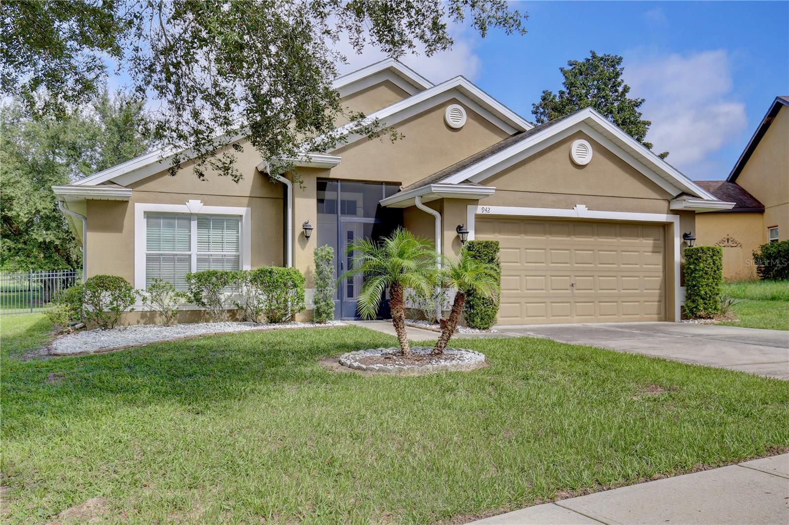 942 WILLOW OAK LOOP