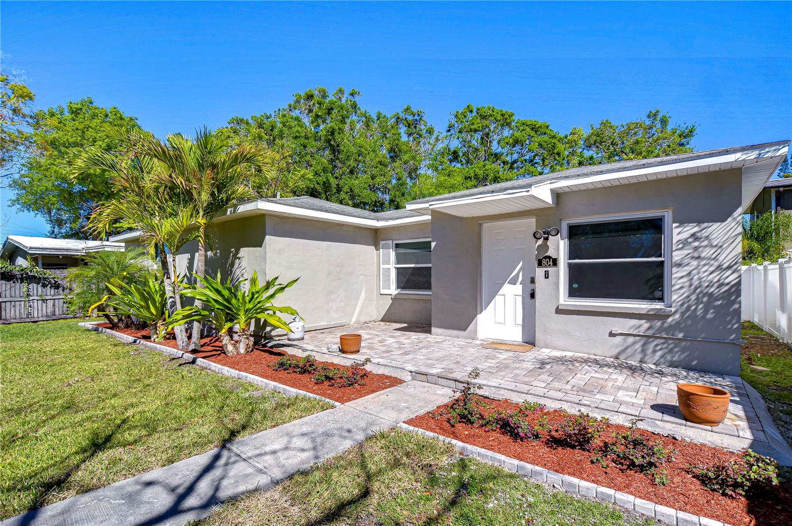 804 SHORE DRIVE W