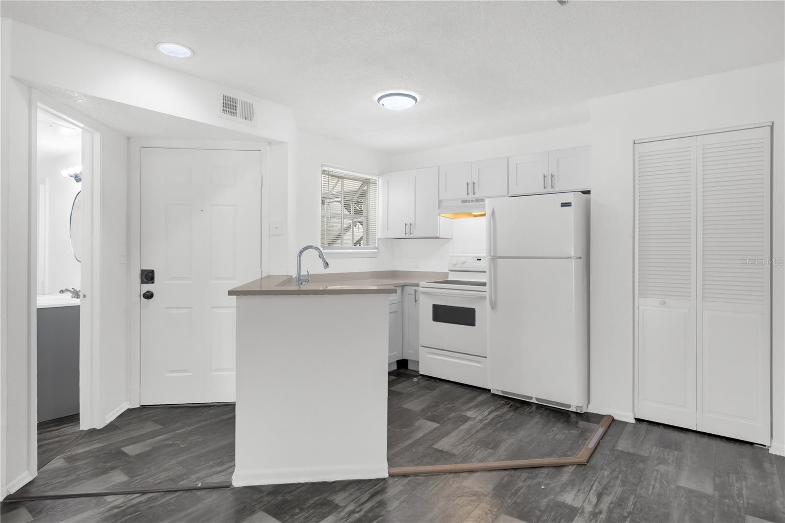 PLAZA/MILLENIUM - Residential Lease