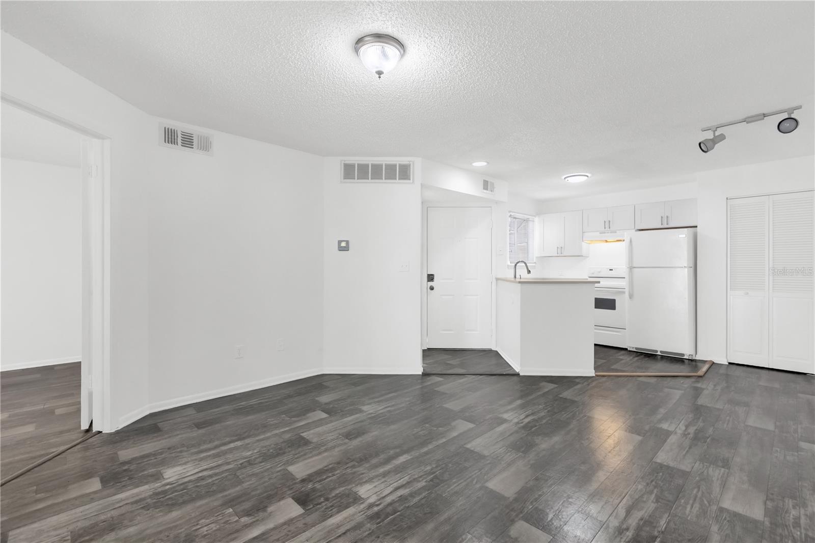PLAZA/MILLENIUM - Residential Lease