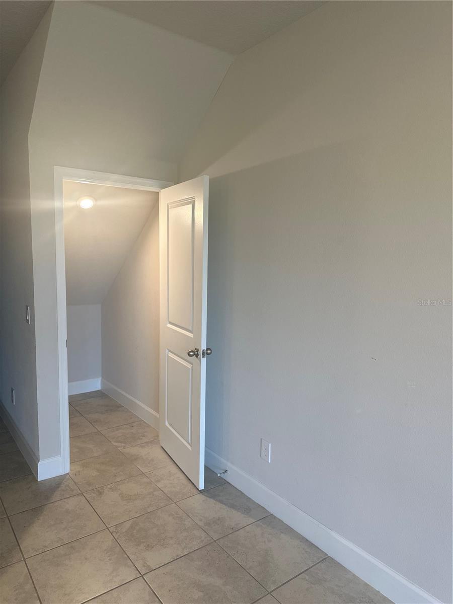 HOLDEN RDG TWNHMS - Residential Lease