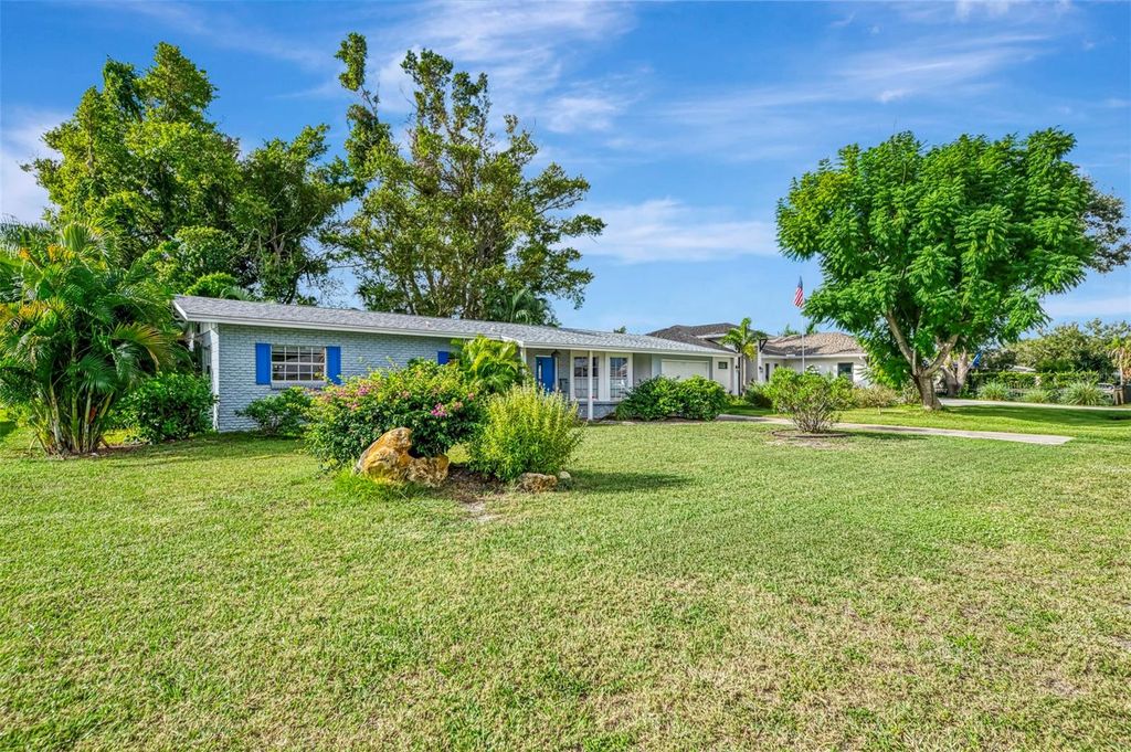Photo of 112 Field Avenue East, Venice, FL 34285 (MLS # N6140942)