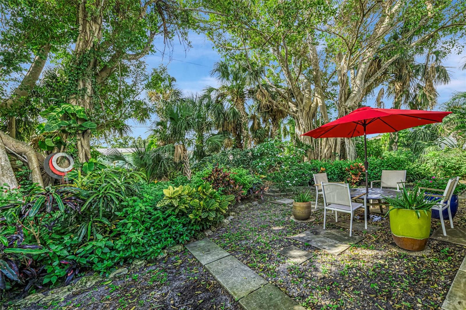 1476 BEACH MANOR UNIT 3 - Residential