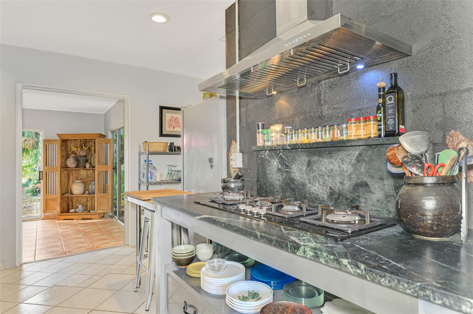 1476 BEACH MANOR UNIT 3 - Residential