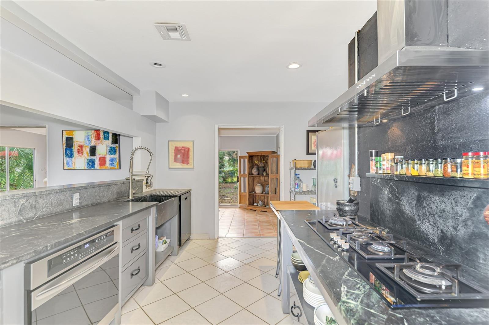 1476 BEACH MANOR UNIT 3 - Residential