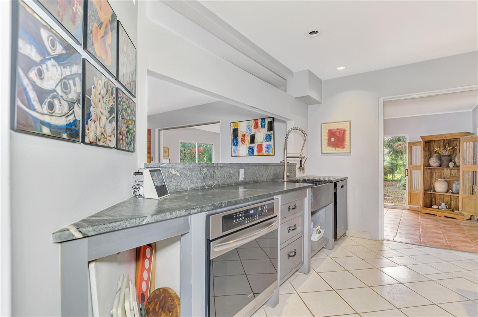 1476 BEACH MANOR UNIT 3 - Residential