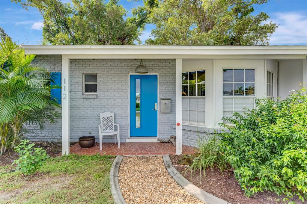 Photo of 112 Field Avenue East, Venice, FL 34285 (MLS # N6140942)