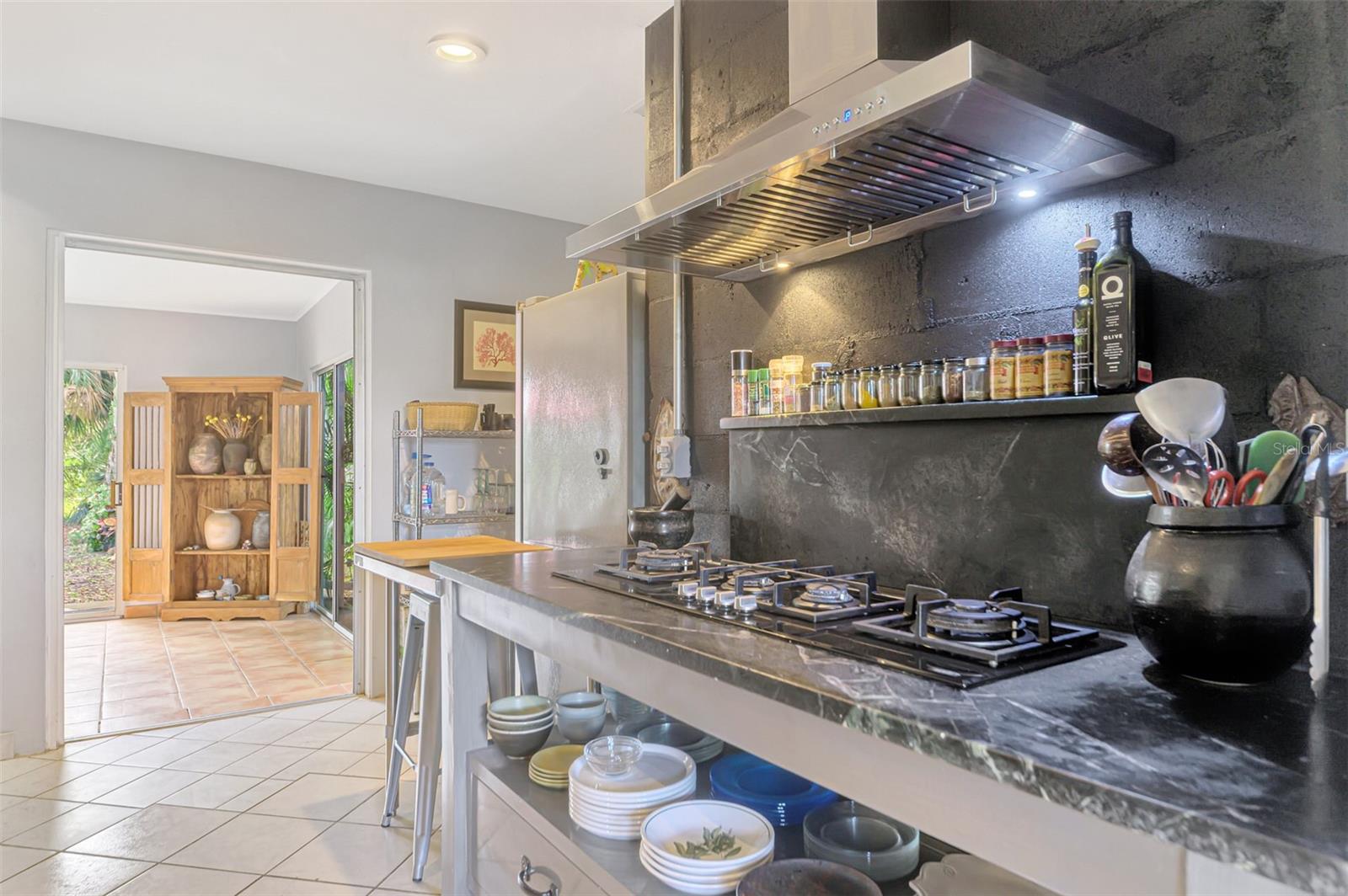 1476 BEACH MANOR UNIT 3 - Residential