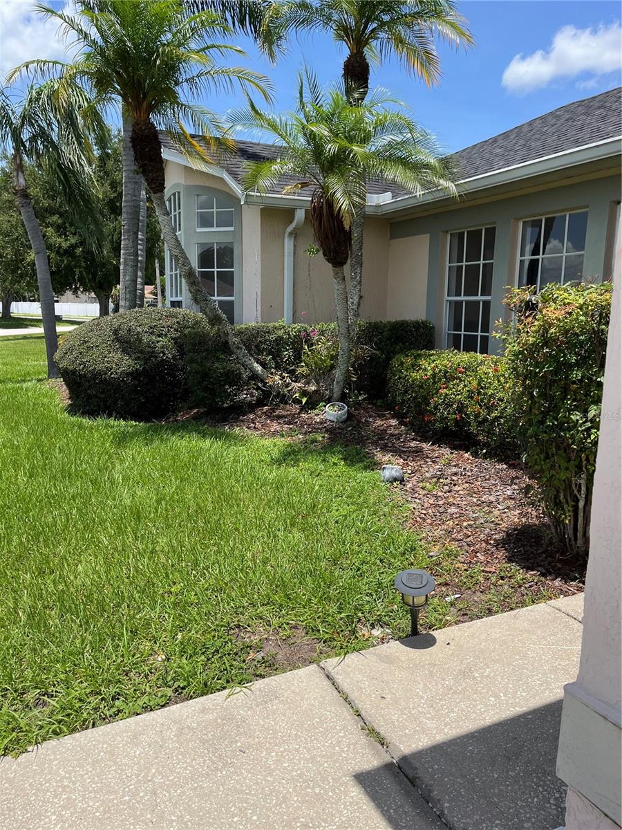 2421 QUEENSWOOD CIRCLE
