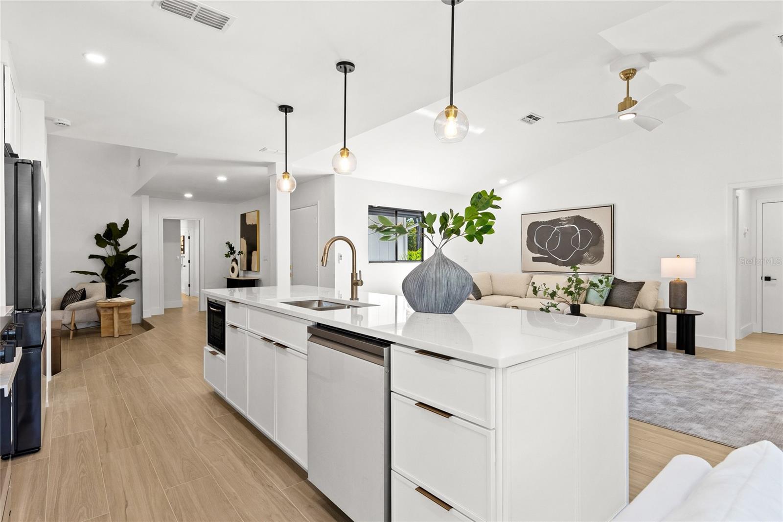 COUNTRY PLACE - Residential