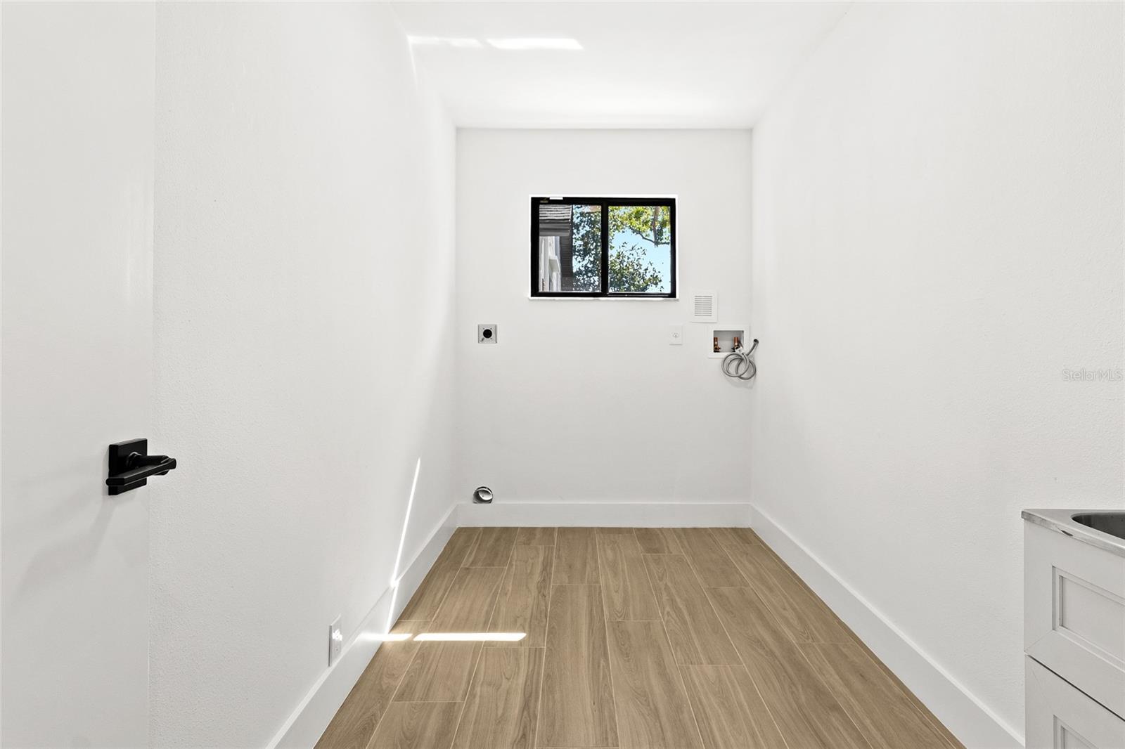 COUNTRY PLACE - Residential