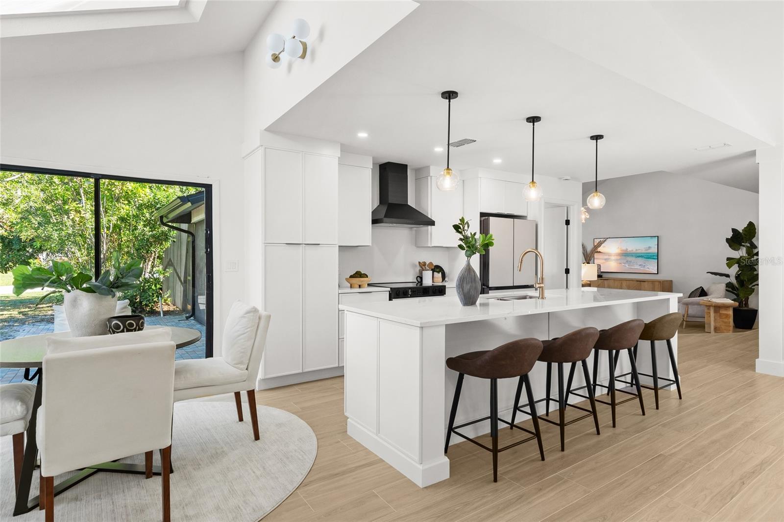 COUNTRY PLACE - Residential