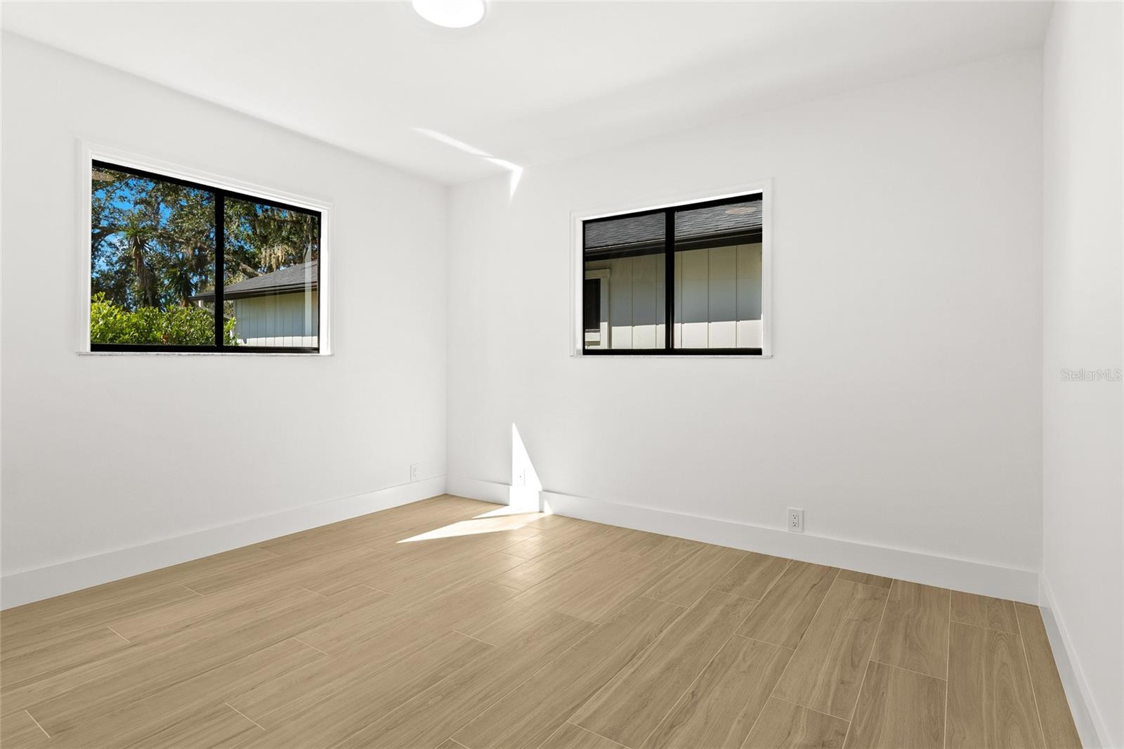 COUNTRY PLACE - Residential