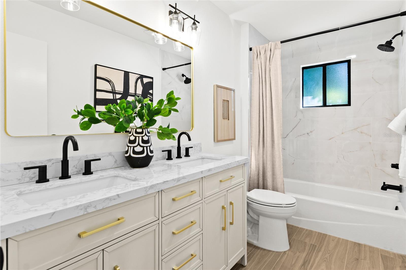 COUNTRY PLACE - Residential