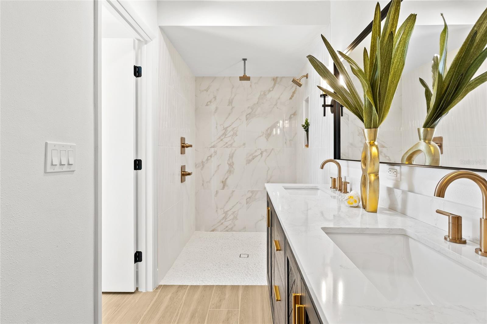 COUNTRY PLACE - Residential