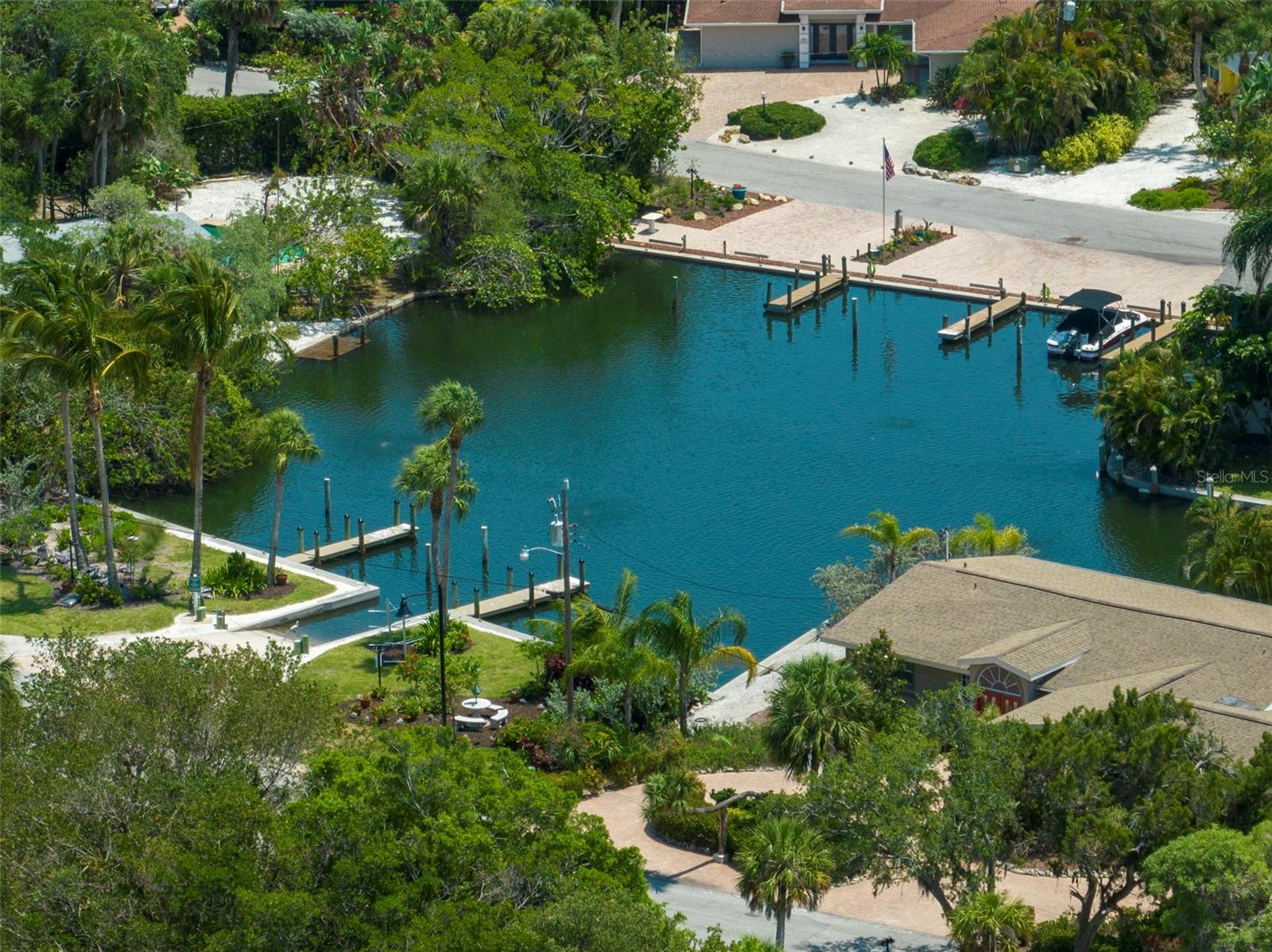 BUTTONWOOD HARBOUR - Residential