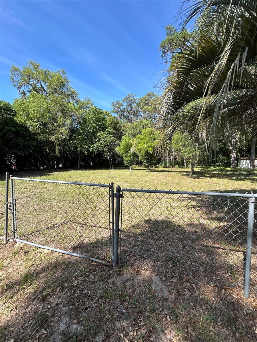 TOWN/BELLEVIEW - Land