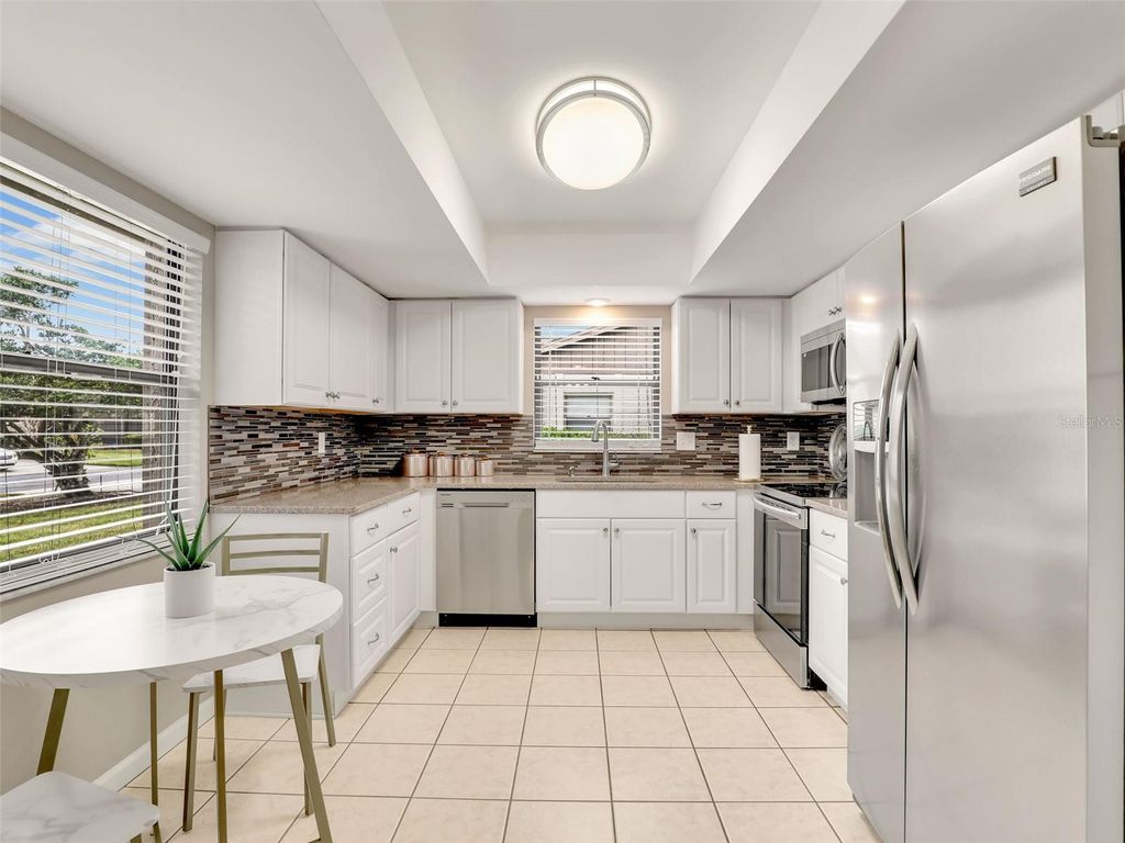 Photo of 623 Oak Hill Circle #28, Sarasota, FL 34232 (MLS # C7516464)