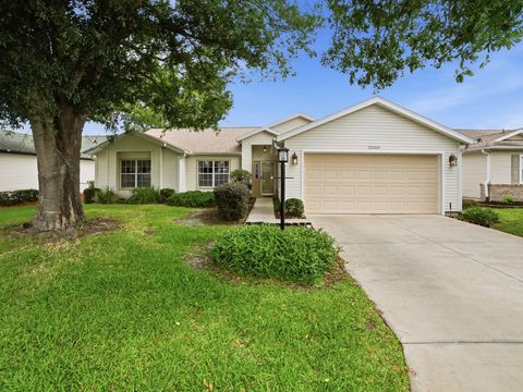 Photo of 25069 Riverwalk Drive, Leesburg, FL 34748 (MLS # G5111852)