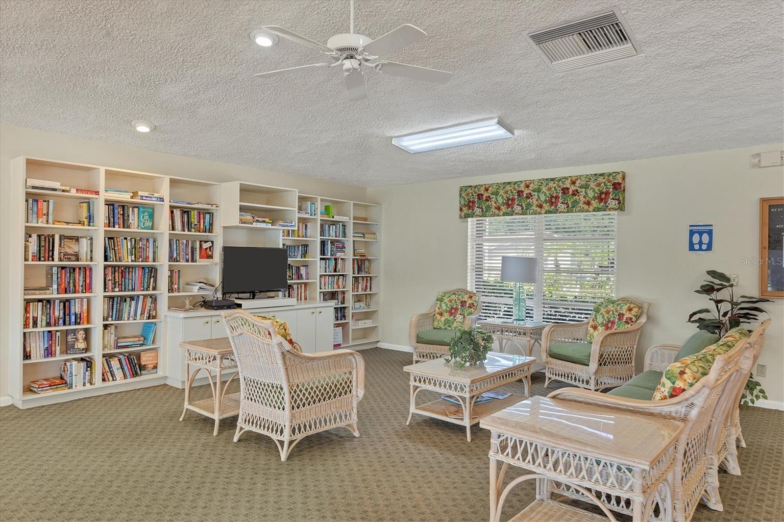 LAKE TIPPECANOE - Residential