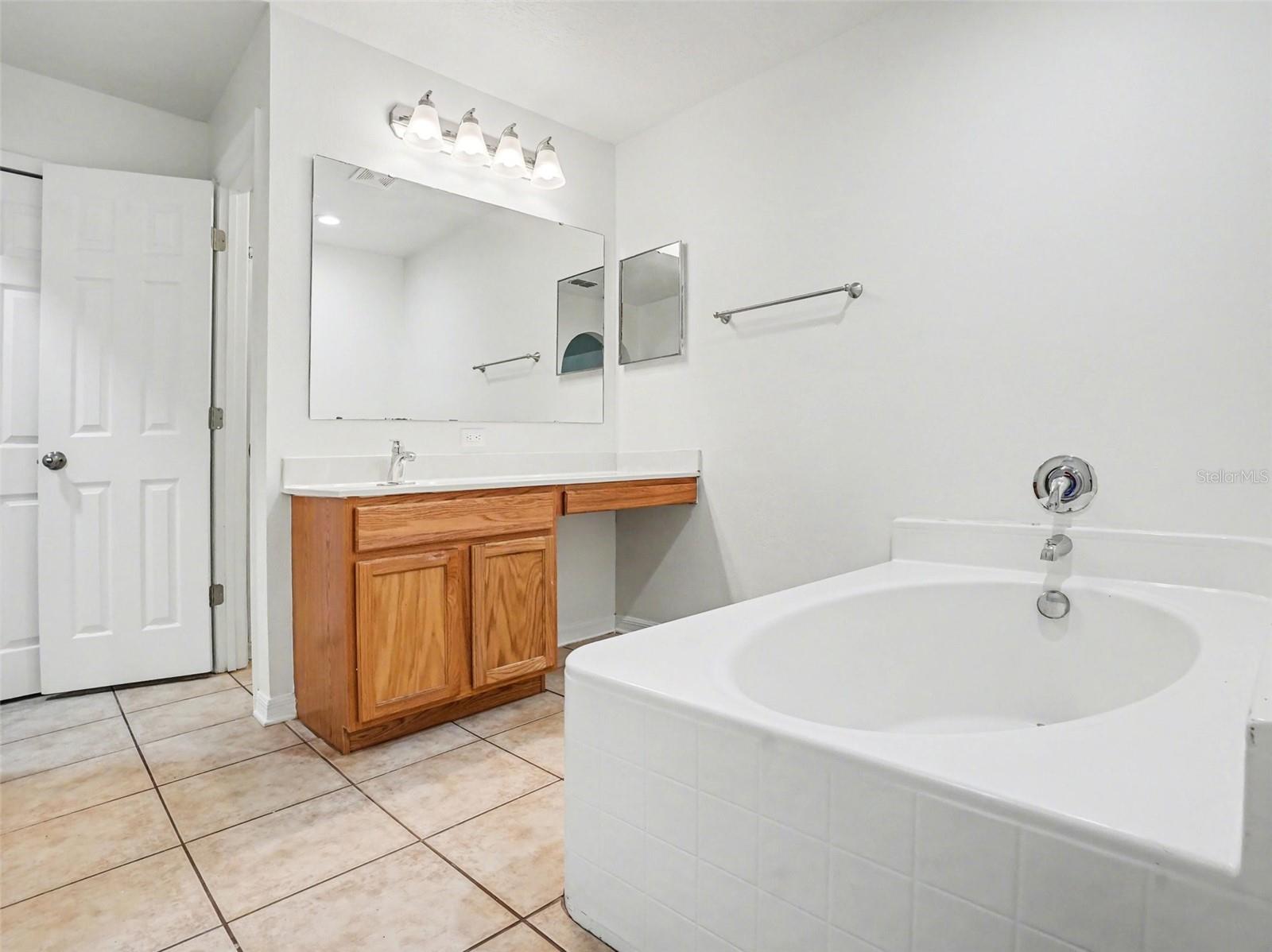 LAKE DOE COVE PH 04 A & M - Residential