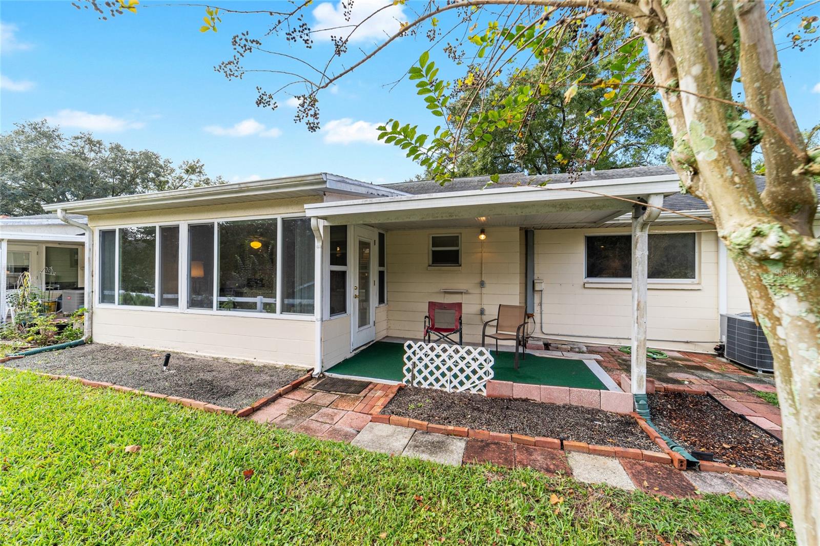 ON TOP OF THE WORLD - Residential