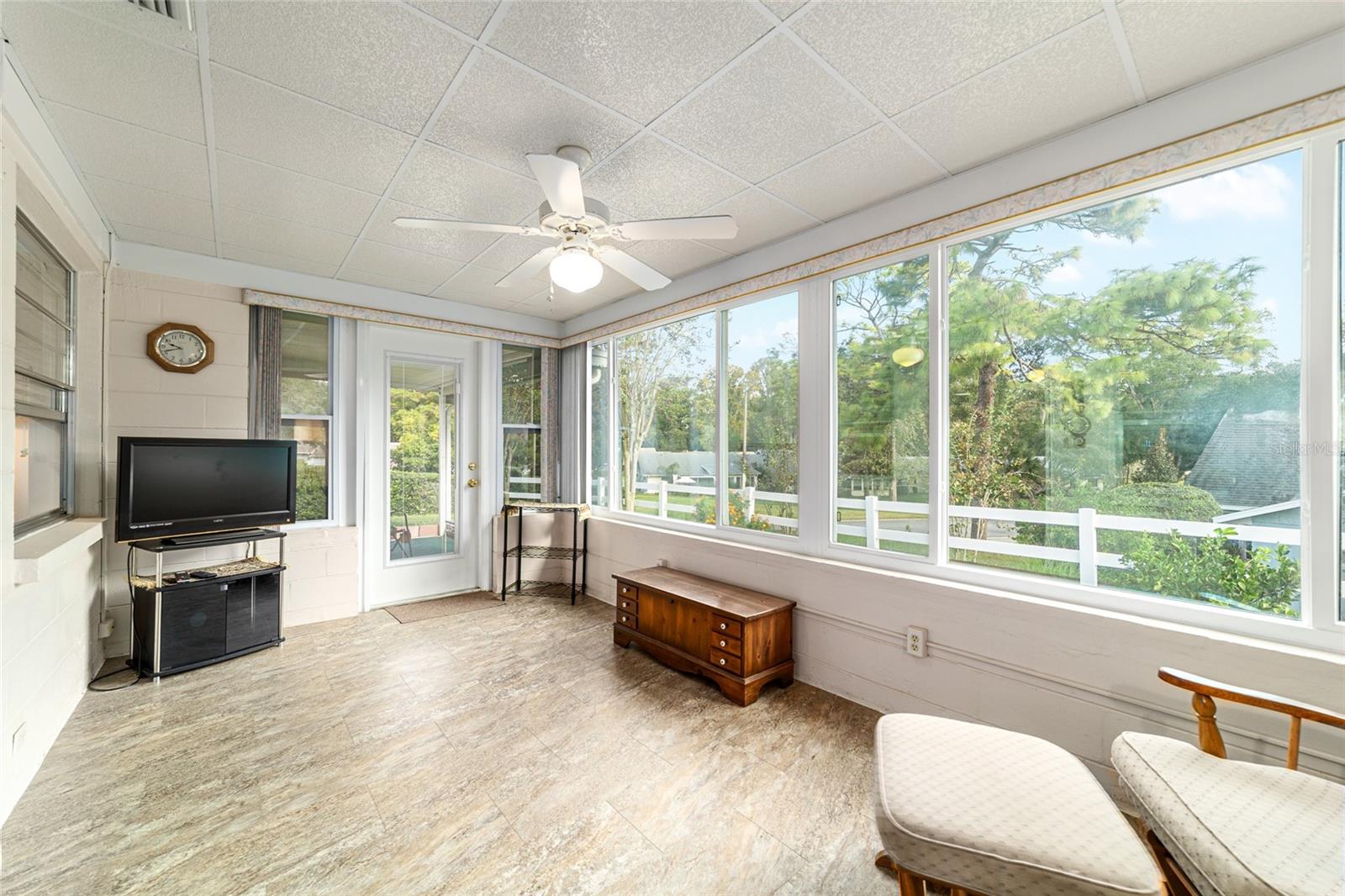 ON TOP OF THE WORLD - Residential