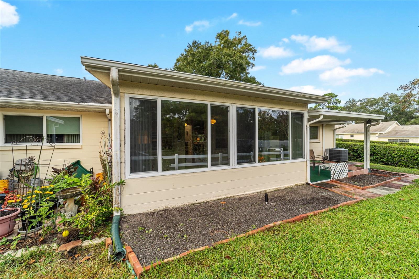 ON TOP OF THE WORLD - Residential