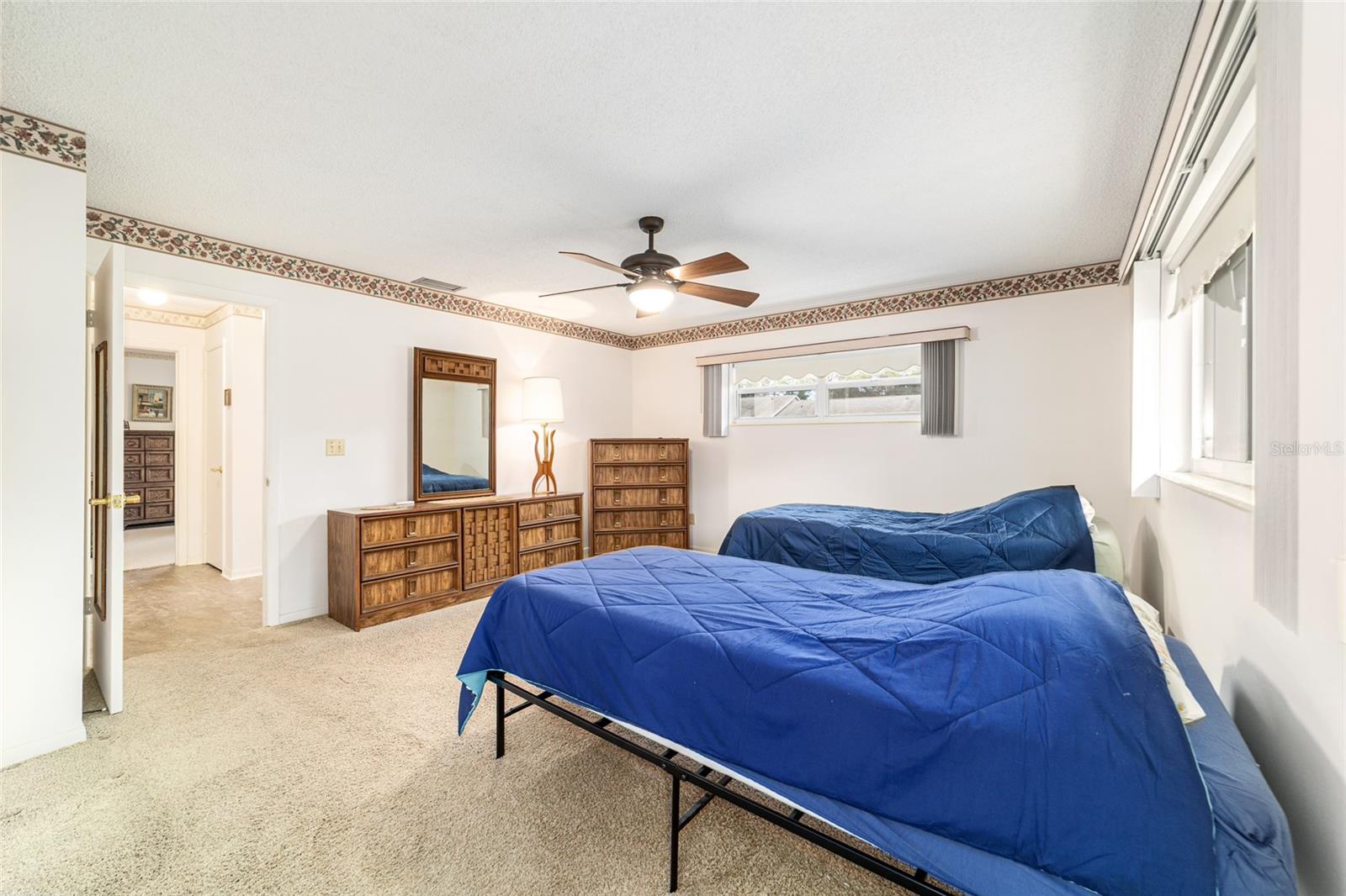 ON TOP OF THE WORLD - Residential