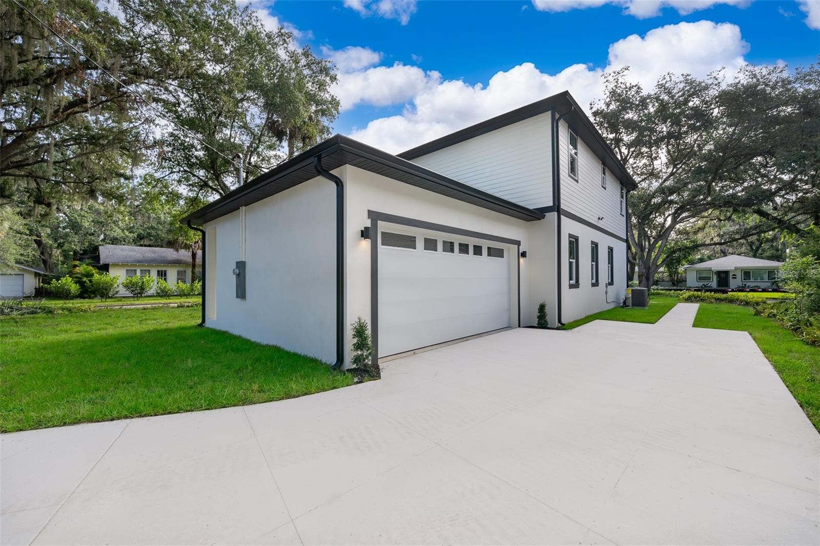 2000 MAGNOLIA AVENUE