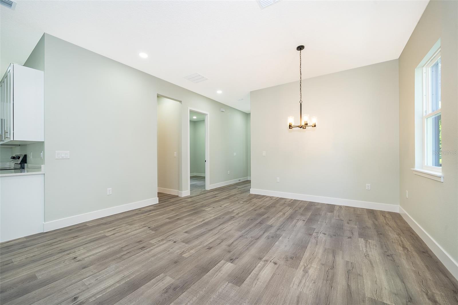 2000 MAGNOLIA AVENUE